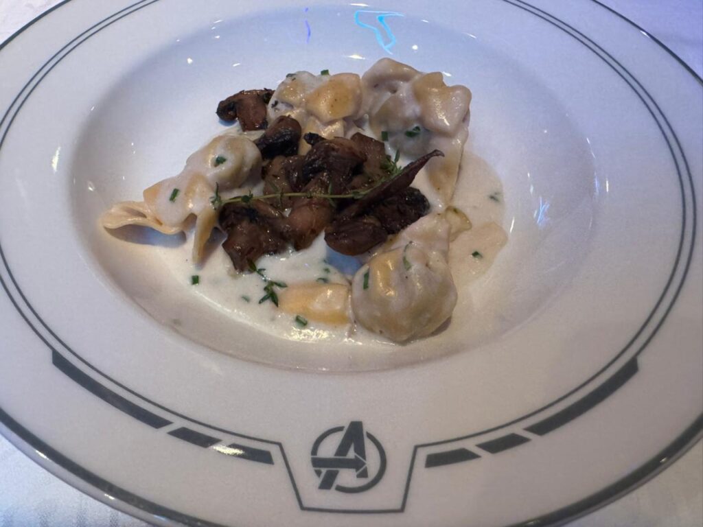 Massa com cogumelos servida no restaurante da Marvel