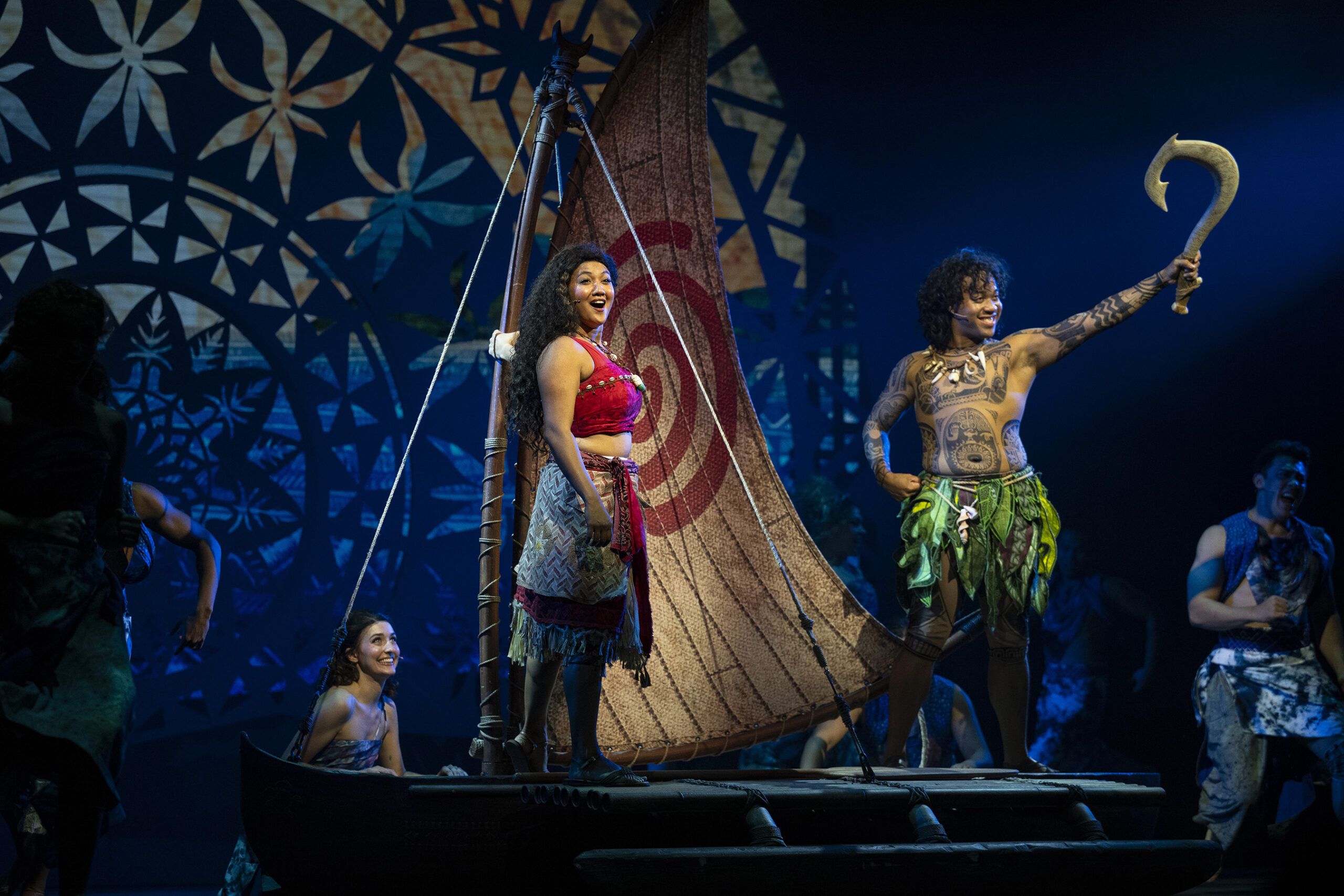 Moana ajuda Maui a recuperar sua magia