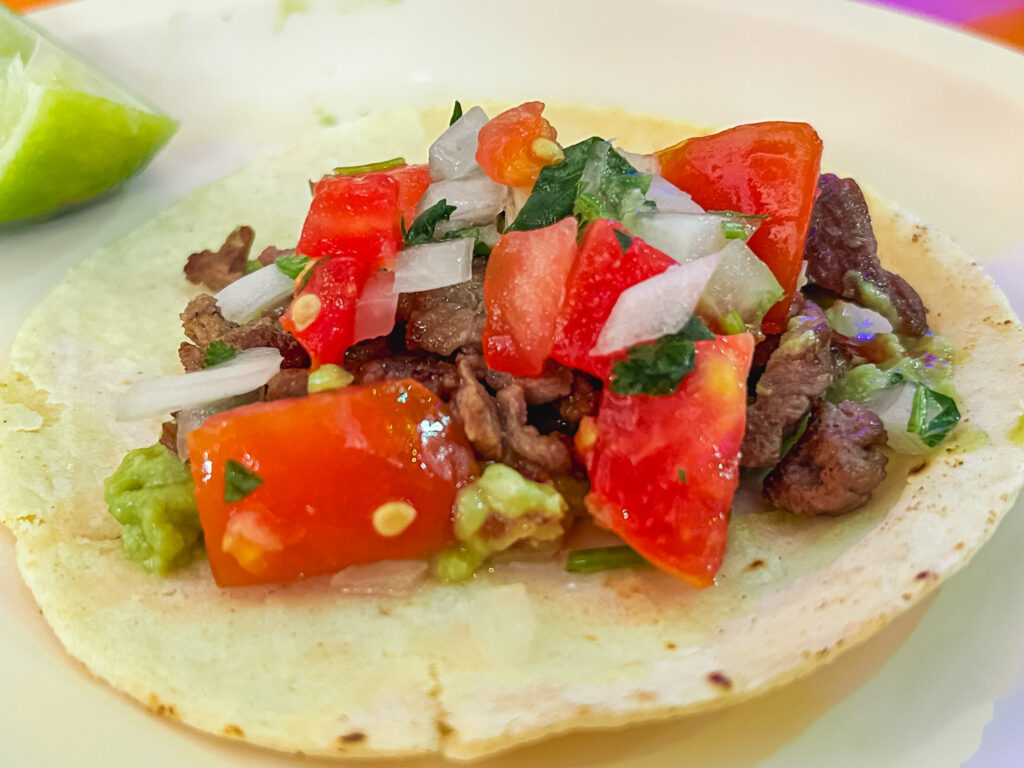 No restaurante El Fogón, os tacos são recheados pelo cliente a seu gosto No restaurante El Fogón, os tacos são recheados pelo cliente a seu gosto