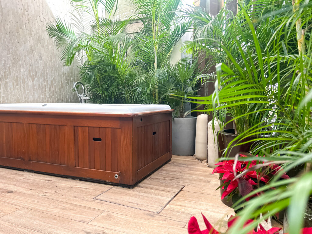 No spa do Hilton Cancun Mar Caribe All Inclusive Resort há salas de massagem com jacuzzi