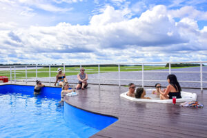 VP CELEBRATION VIAGENSPROMO - Os agentes tiveram uma programação que mesclou momentos de descanso e relaxamento a bordo do Grand Amazon e expedições nas ilhas (Ana Azevedo/M&E)