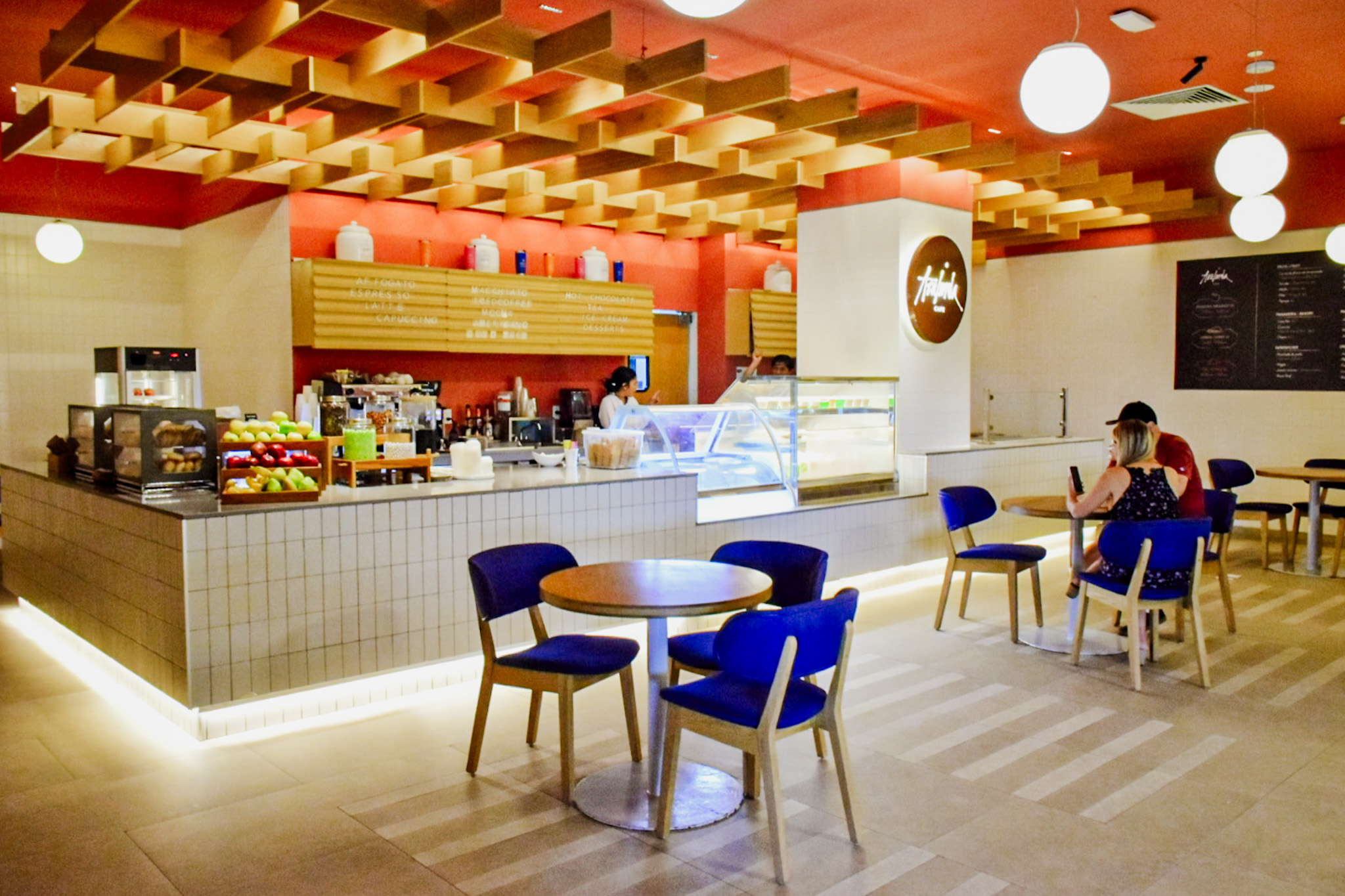 O Hilton Cancun Mar Caribe All Inclusive Resort oferece um café com serviço 24 horas