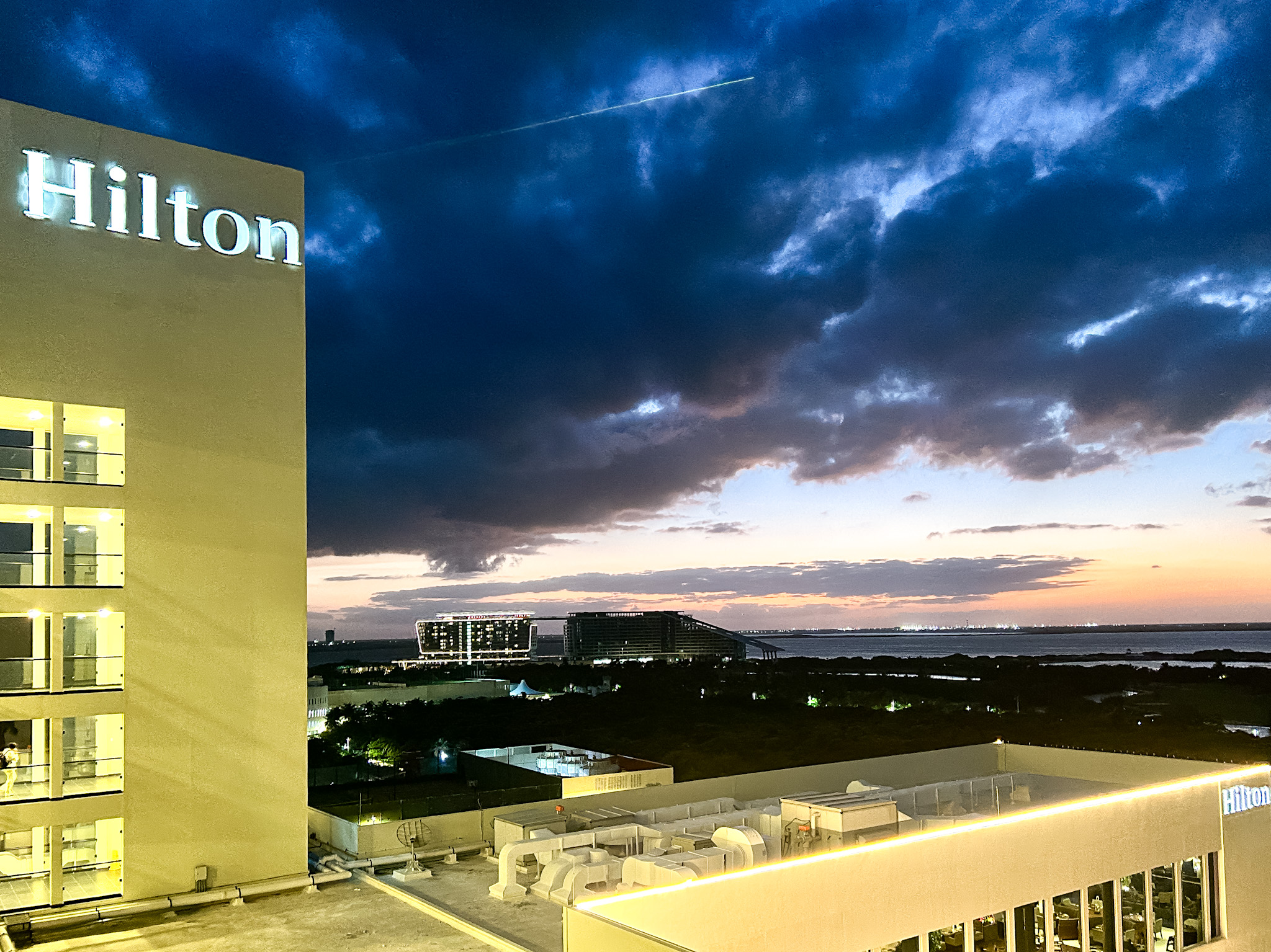 O Hilton Caribe Mar All Inclusive possui vários prédios de habitações com vista privilegiada
