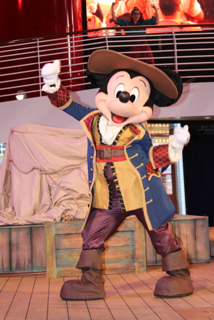 O anfitrião da festa dos piratas dançou muito