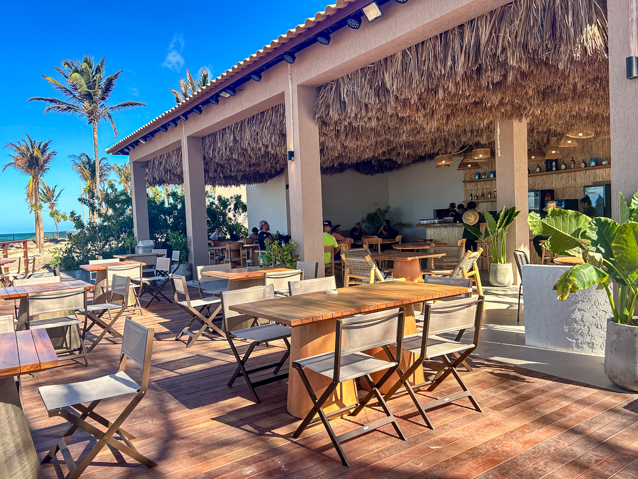 O beach club fica próximo a lagoa O beach club fica próximo a lagoa
