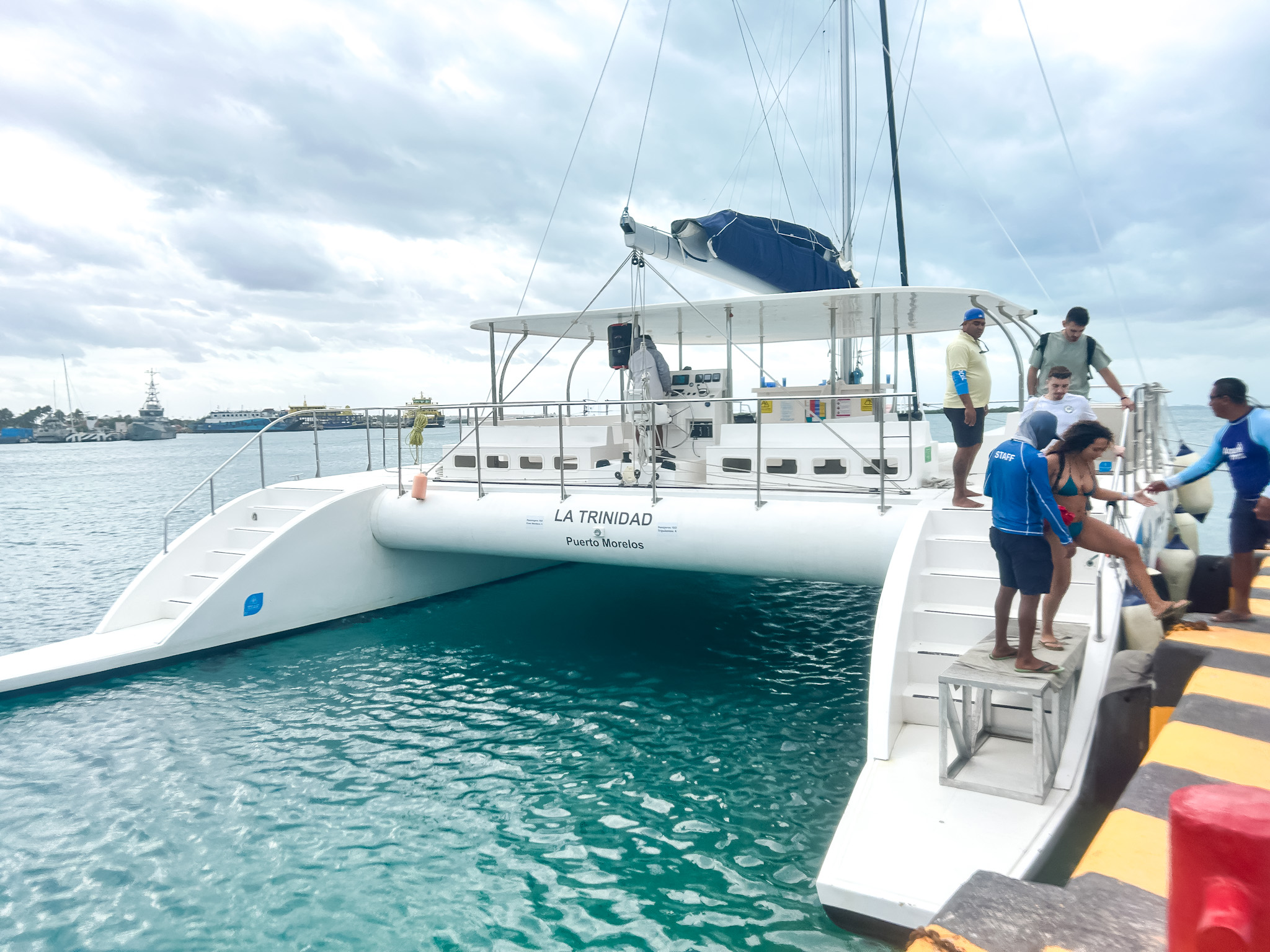 O catamarã é uma das formas de chegar à Isla Mujeres O catamarã é uma das formas de chegar à Isla Mujeres