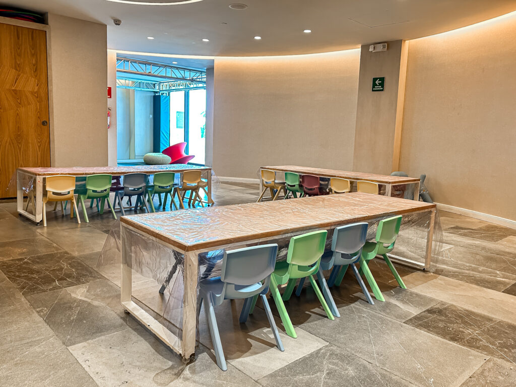 O espaço kids também conta com uma área de oficina para as crianças