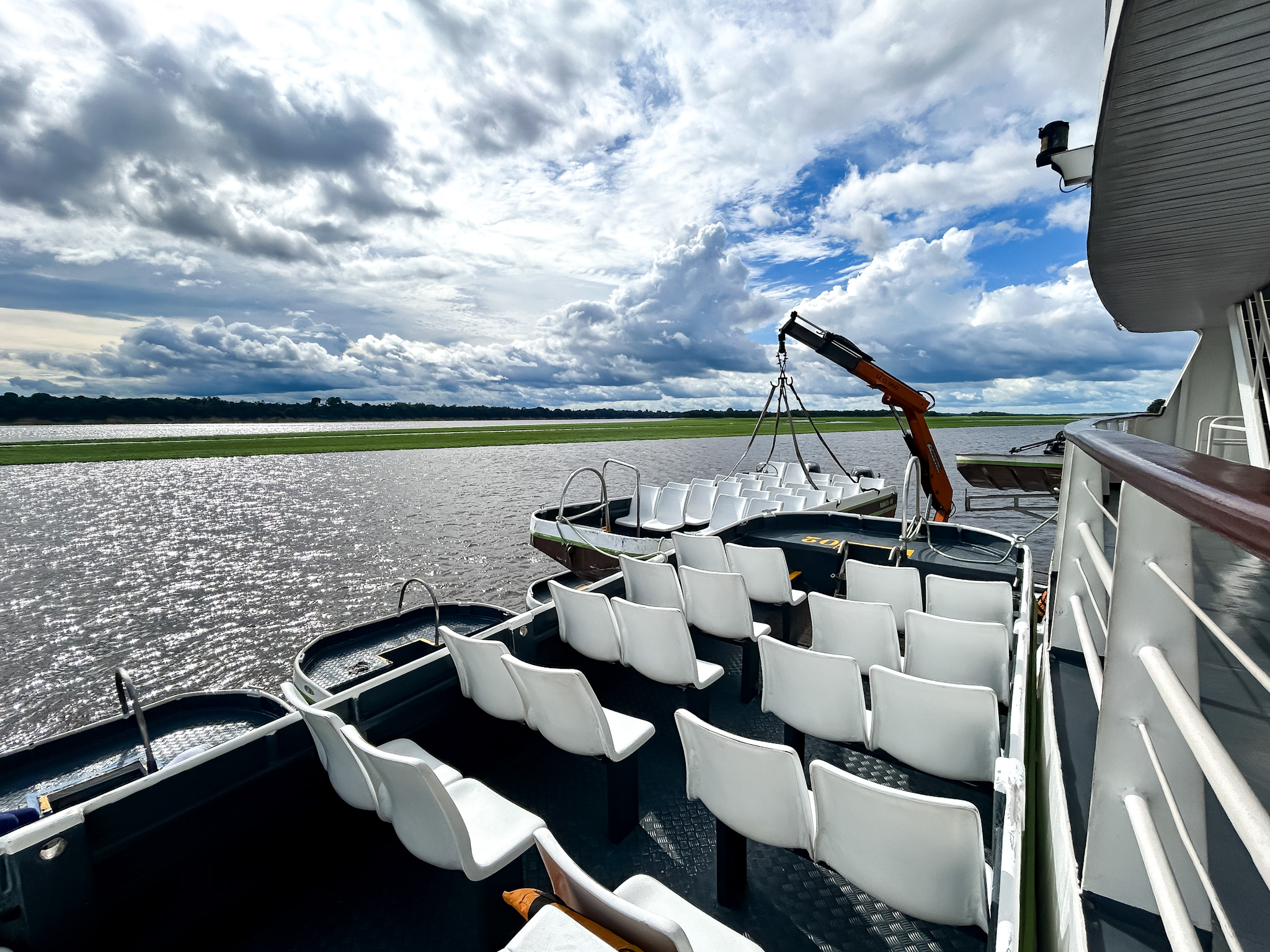 Os barcos usados para passeio são armazenados no próprio Grand Amazon Expedition