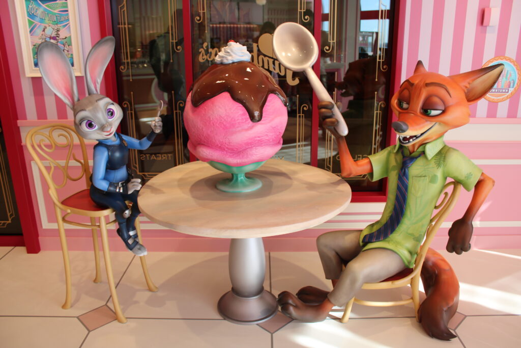 Os protagonistas de Zootopia são disputados pela criançada
