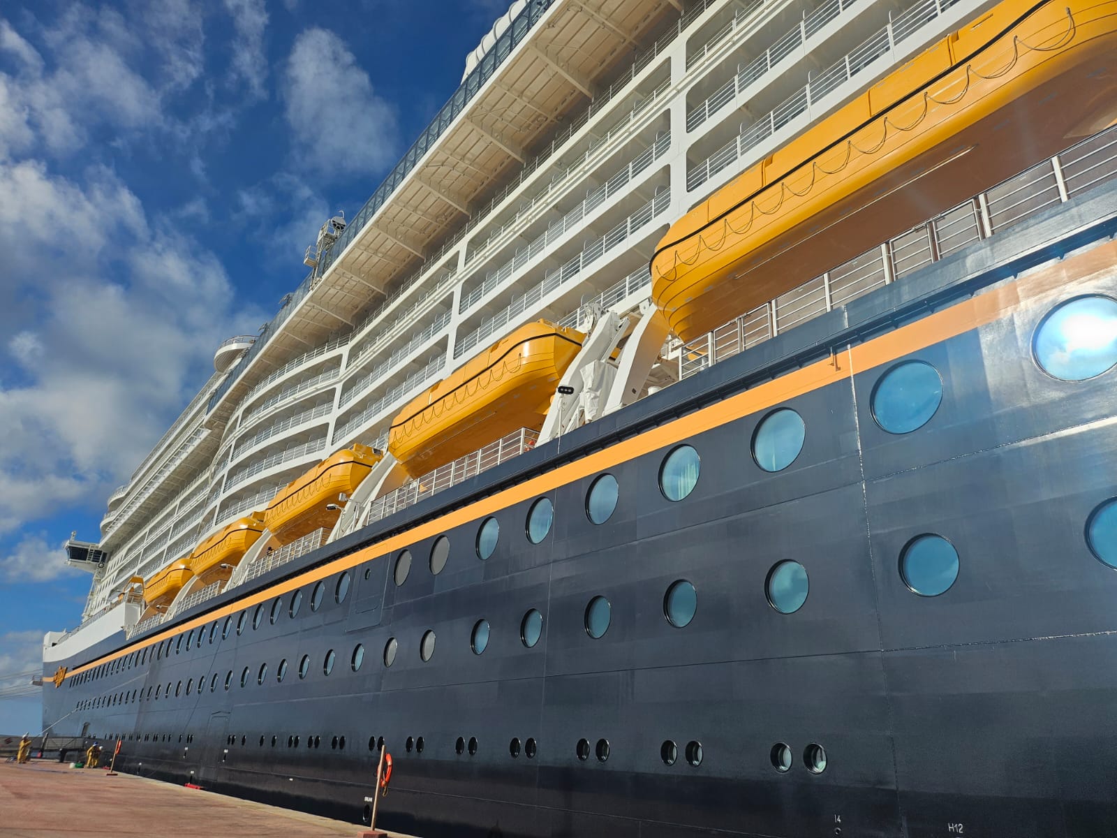 Passageiros podem visitar com exclusividade a ilha