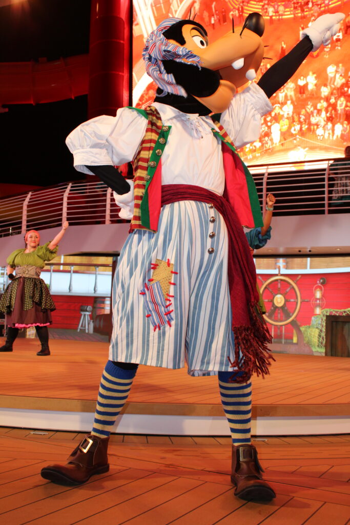 Pateta deu show de simpatia e dança