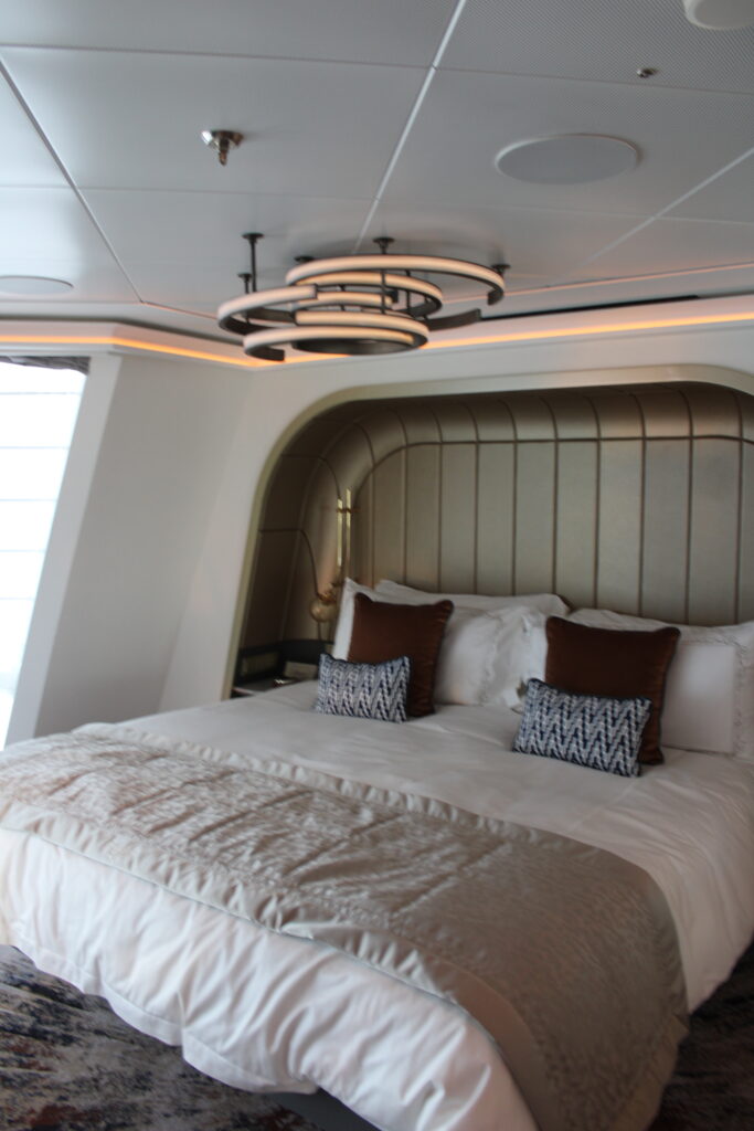 Quarto no segundo andar da Tomorrow Tower Suite