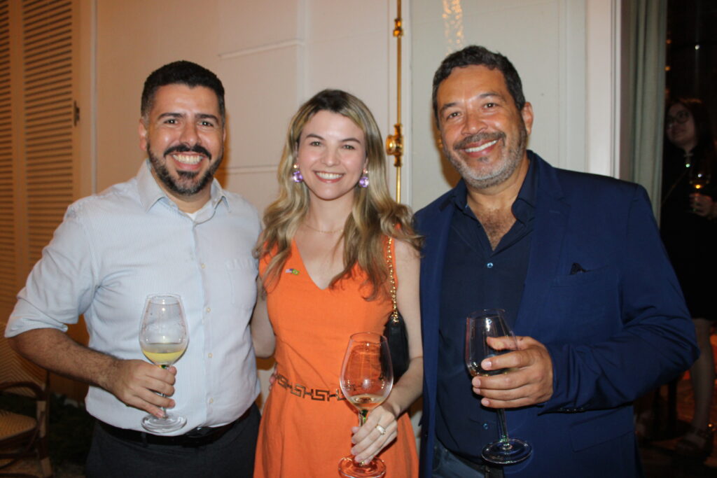 Raphael de Lucca, da Copa Airlines, com Emmanuelle Nadal, do Consulado Americano e Jorge Souza, da Orinter