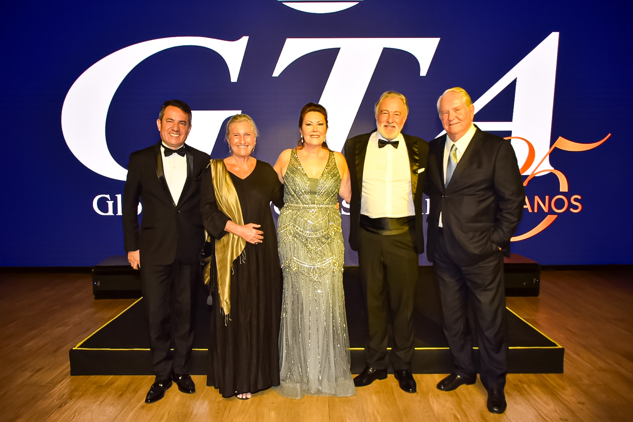 Rosa Masgrau e Roy Taylor, com Gelson Popazoglo, Maria Helena e Celso Guelfi, da GTA