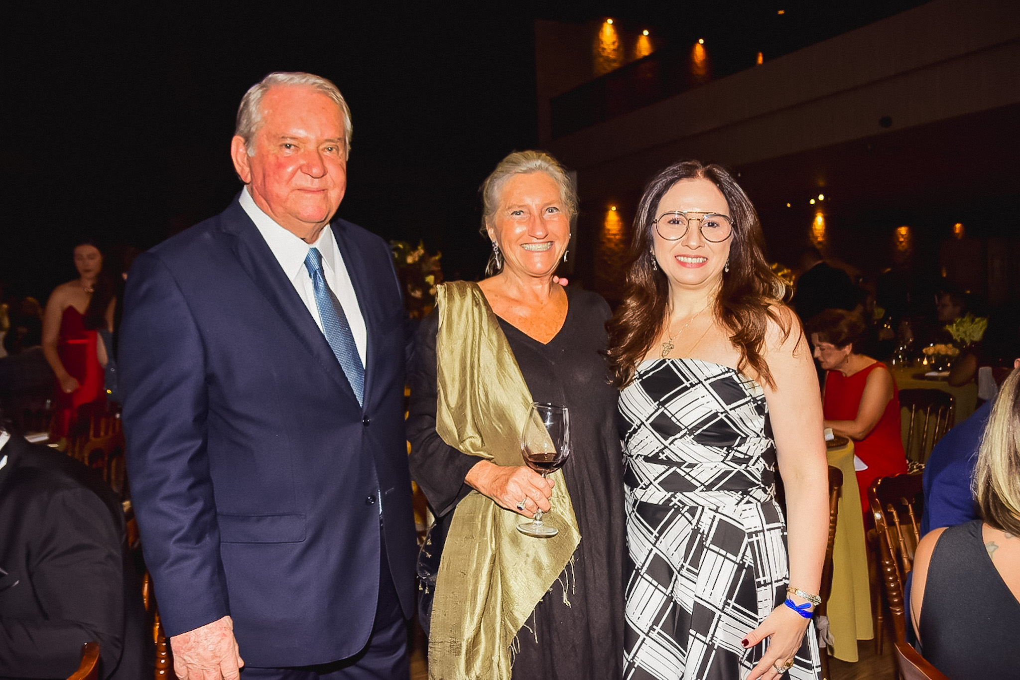 Roy Taylor e Rosa Masgrau, do M&E com Ana Carolina Medeiros, da Abav