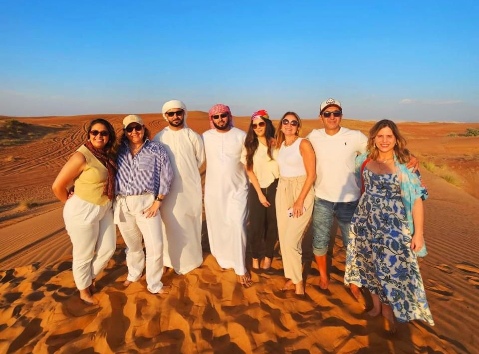 Interep leva agentes destaque de São Paulo para Dubai 1 Safari no Deserto Grupo de agentes com gerente de vendas da Interep Interep leva agentes destaque de São Paulo para Dubai