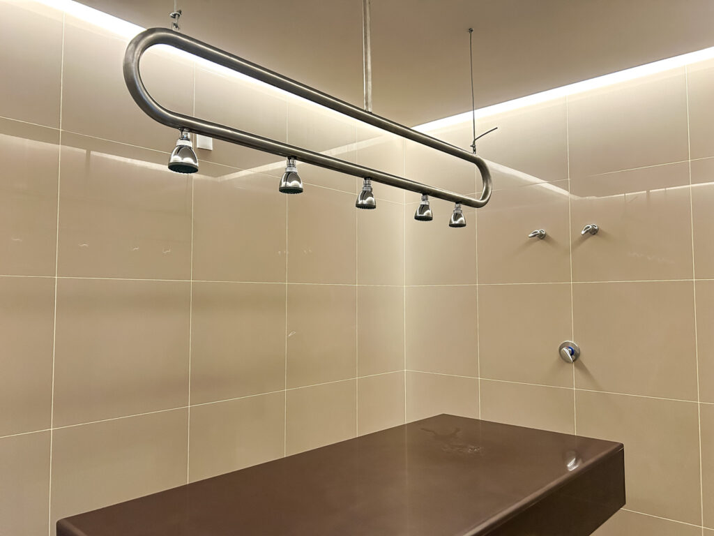 Sala de massagem que mescla técnicas de hidroterapia