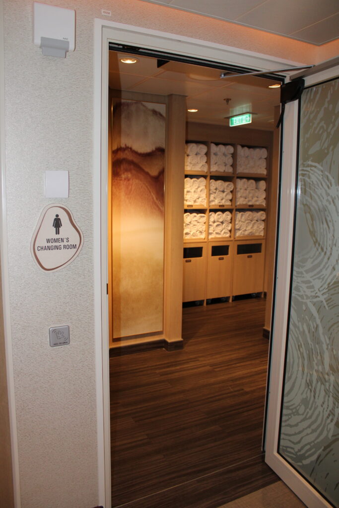 Sala para troca de roupa dentro do Spa