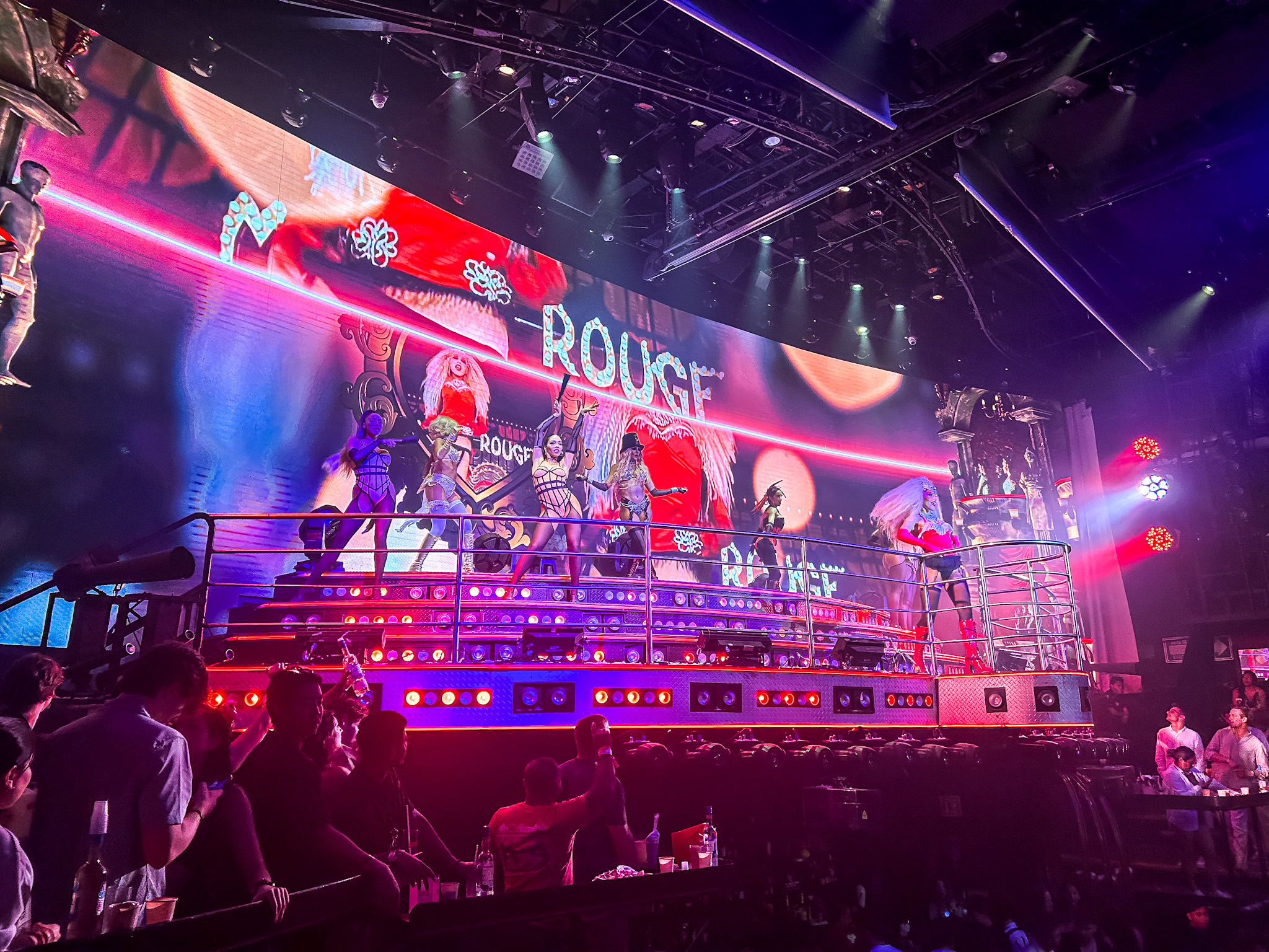 Além de Cancún, o Coco Bongo possui unidades em Playa del Carmen, Punta Cana e Los Cabos Além de Cancún, o Coco Bongo possui unidades em Playa del Carmen, Punta Cana e Los Cabos