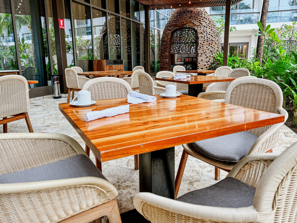 Um bar e a piscina estão entre as facilidades próximas ao restaurante Maxal