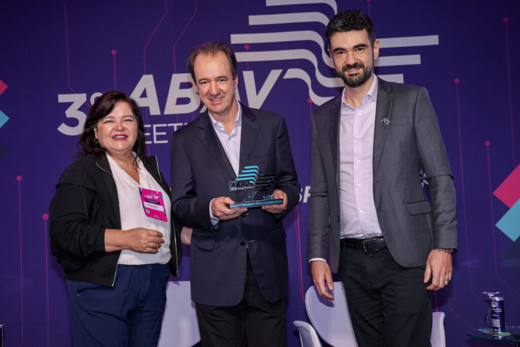 Veronica Massi, da Viva Turismo, Eduardo e Thiago Barbosa, da Flot