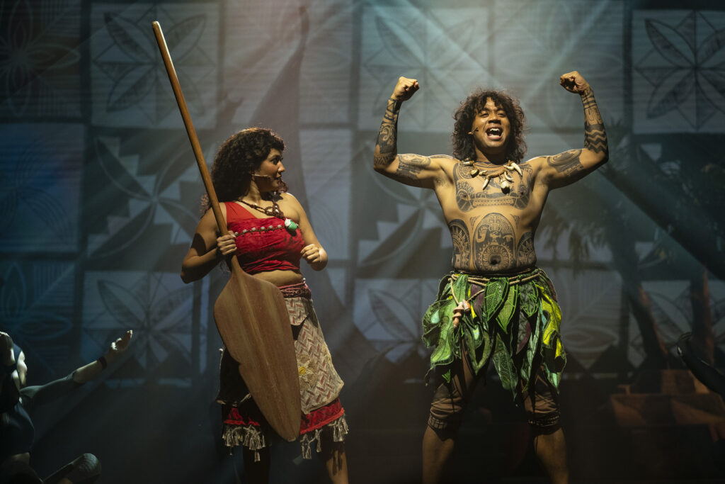 “Warrior Face” se junta a outros clássicos da trilha sonora vencedora do Grammy no show, incluindo “You’re Welcome”, “We Know The Way” e “How Far I’ll Go”
