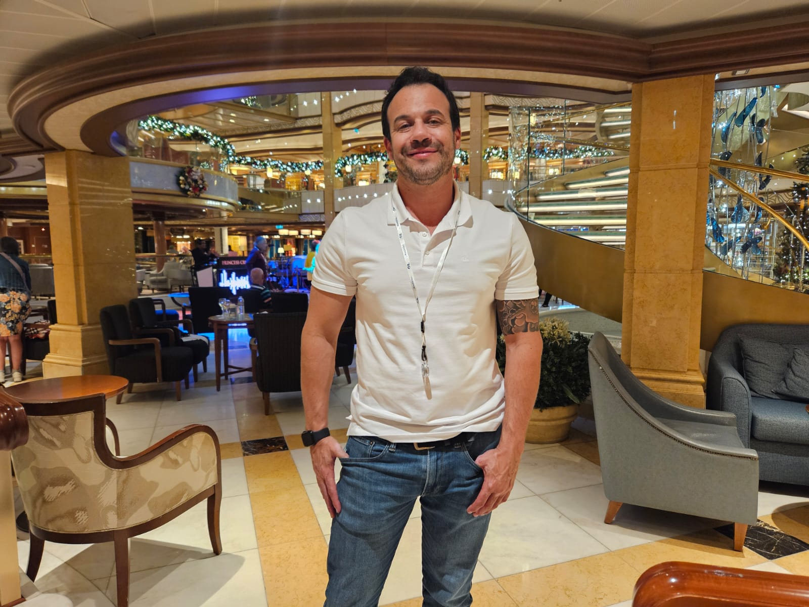 "É a primeira vez num navio que passa no Oceano Pacífico. Quero conhecer toda linha da Princess, que é bem diferenciada." - Thiago Mendes, da CVC "É a primeira vez num navio que passa no Oceano Pacífico. Quero conhecer toda linha da Princess, que é bem diferenciada." - Thiago Mendes, da CVC