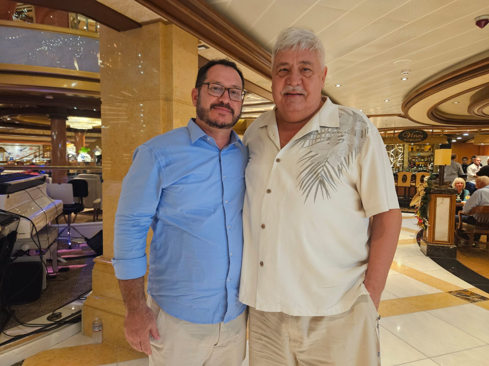 Pablo Zabala, da Discover Cruises, e Paulo de Tarsio, da Paradise Tour Pablo Zabala, da Discover Cruises, e Paulo de Tarsio, da Paradise Tour