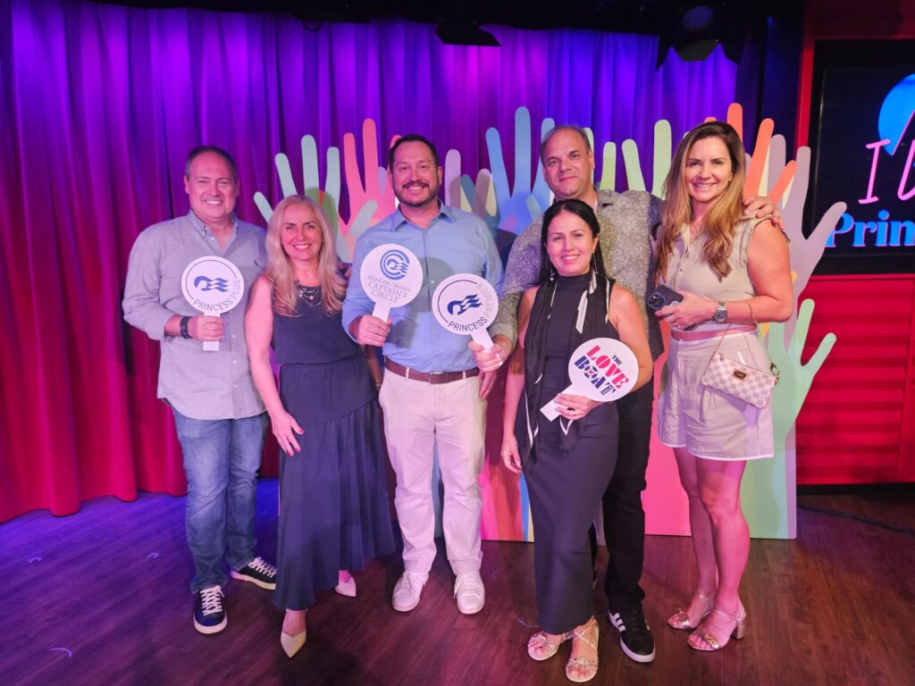 Sergio Aranha e Mirella Aranha, da Nossagência, Pablo Zabala, da Discover Cruises, Gerlane Linhares e Cassius Teles, da Cays Turismo, e Deni Beduschi, da LTN Brasil Blumenau
