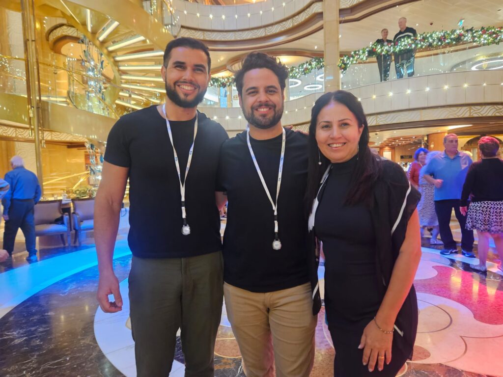 Renan Silva, da Wee Travel, Marcus Motta, da Alheta, e Gerlane Linhares, da Cays Turismo