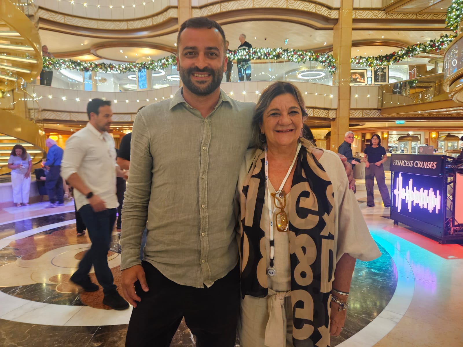 Diego Santana, da Diego Cruzeiros, e Nassira Michelotto, da Turismo e Viagens pelo Mundo Diego Santana, da Diego Cruzeiros, e Nassira Michelotto, da Turismo e Viagens pelo Mundo