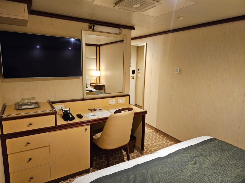 Inside 2 occupants