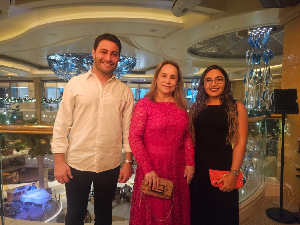 Valmir Cominara Jr. e Vanderli Cominara, da CVC Santa Catarina, e Camila Lima, da Wee Travel