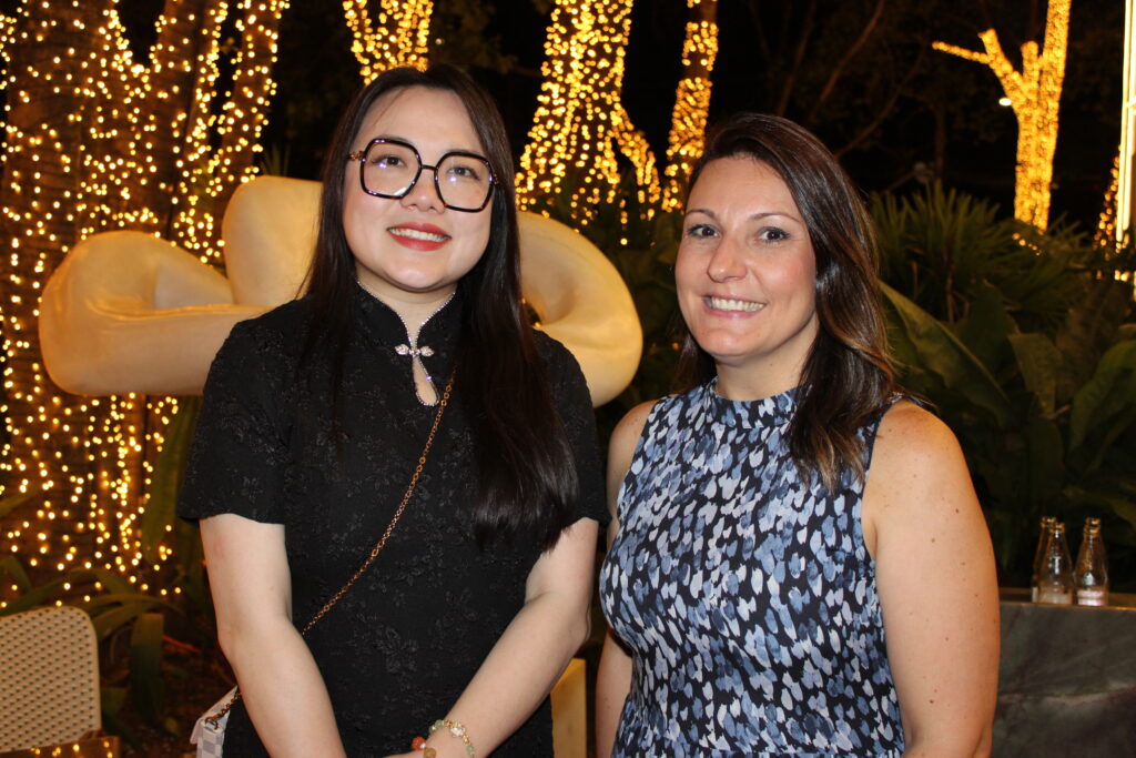 Yinglu Tian e Dinah Policarpo, do Experience Kissimmee