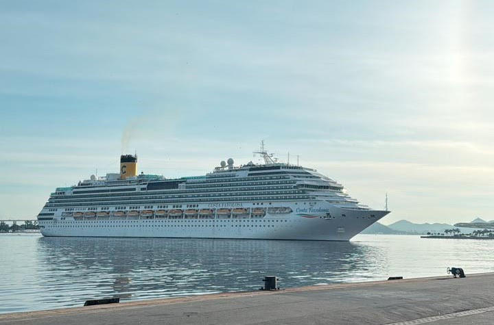 Costa Favolosa chega ao Rio de Janeiro para a temporada 2024/2025 1 O bordo do Costa Favolosa, os hóspedes poderão assistir ao espetáculo de fogos da praia de Copacabana na Virada do Ano (Divulgação/Costa Cruzeiros)