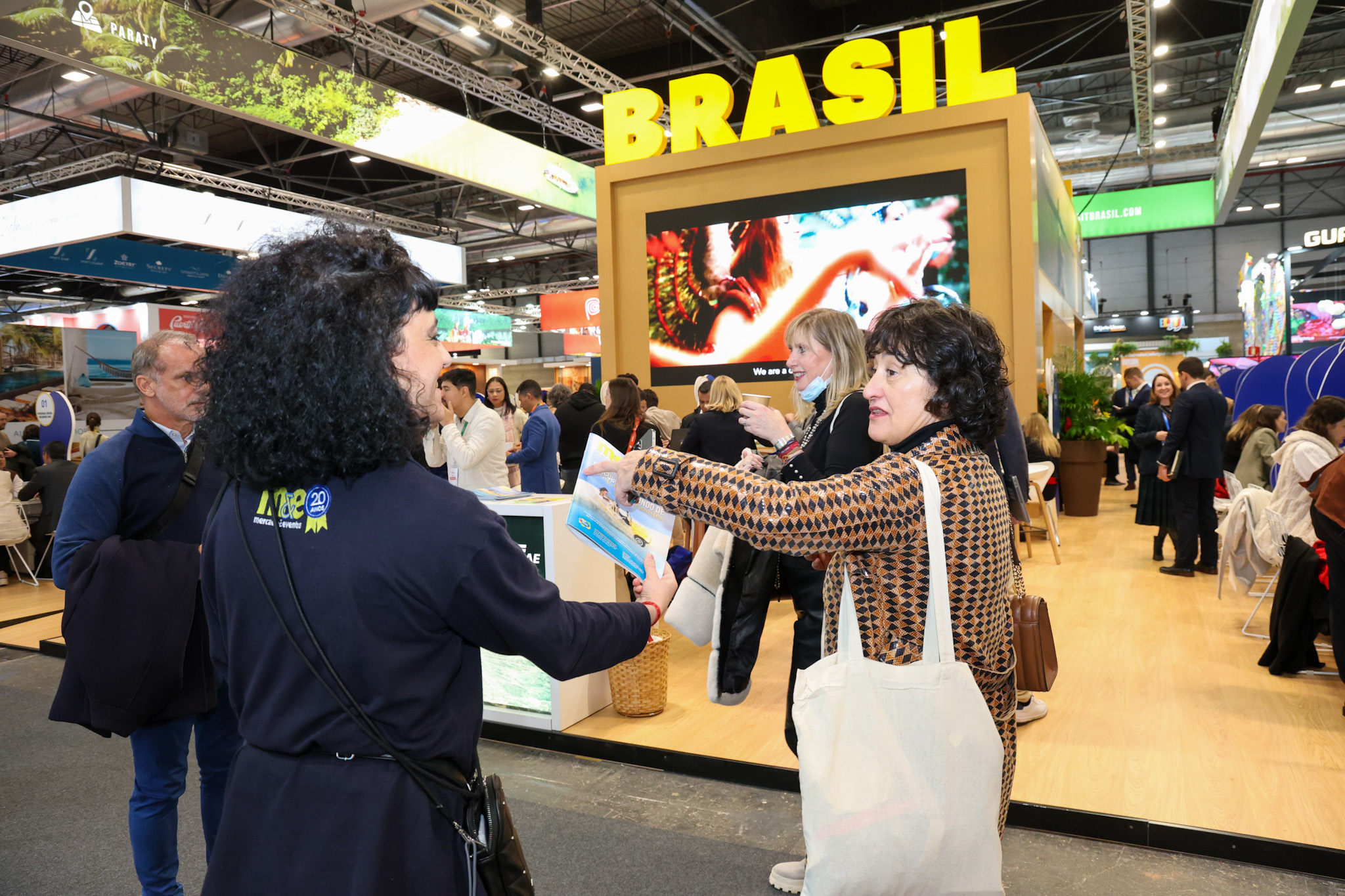 É possível retirar o seu exemplar no estande da Embratur É possível retirar o seu exemplar no estande da Embratur