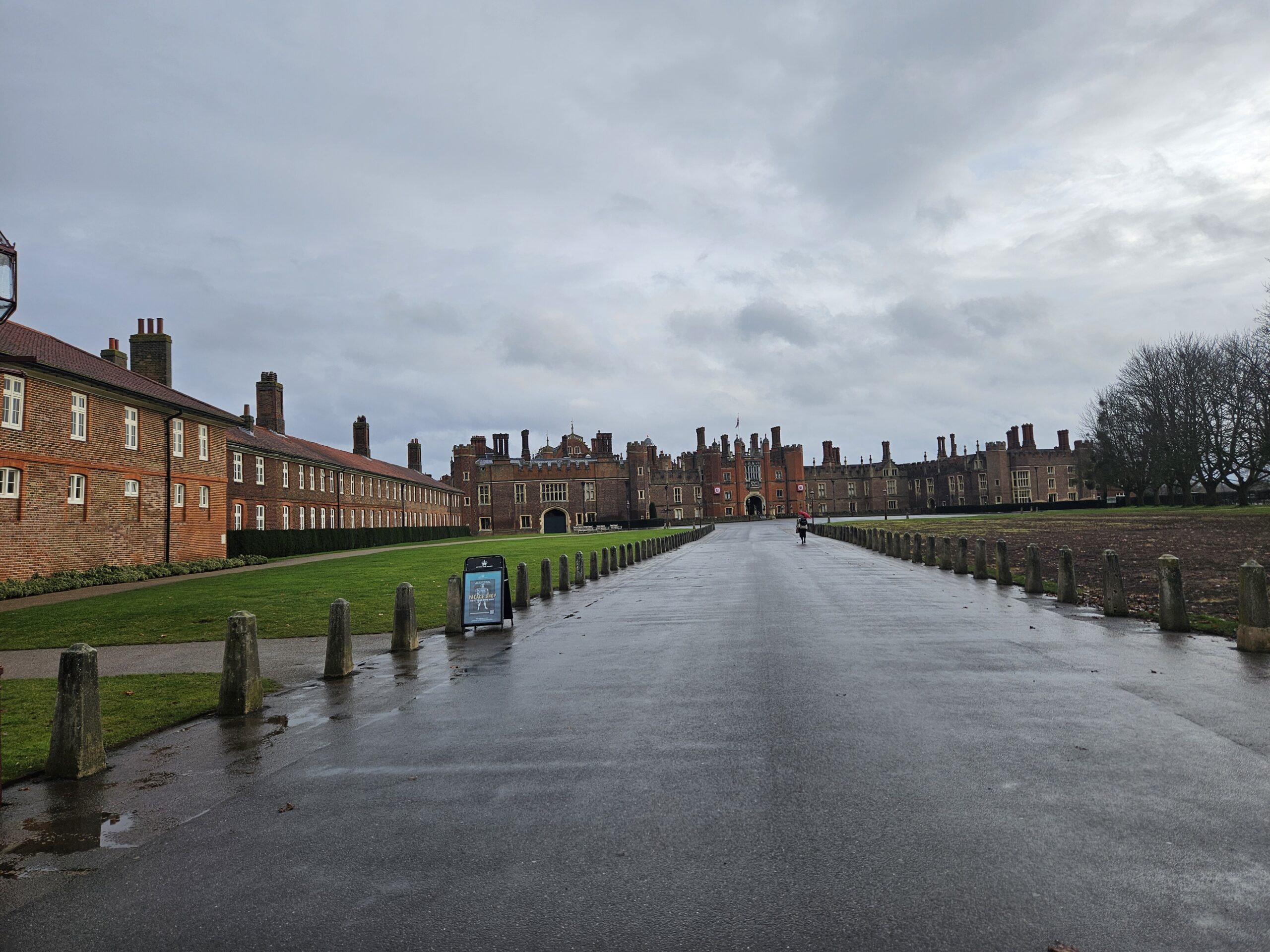 Trajeto até passar pela entrada do Palácio de Hampton Trajeto até passar pela entrada do Palácio de Hampton