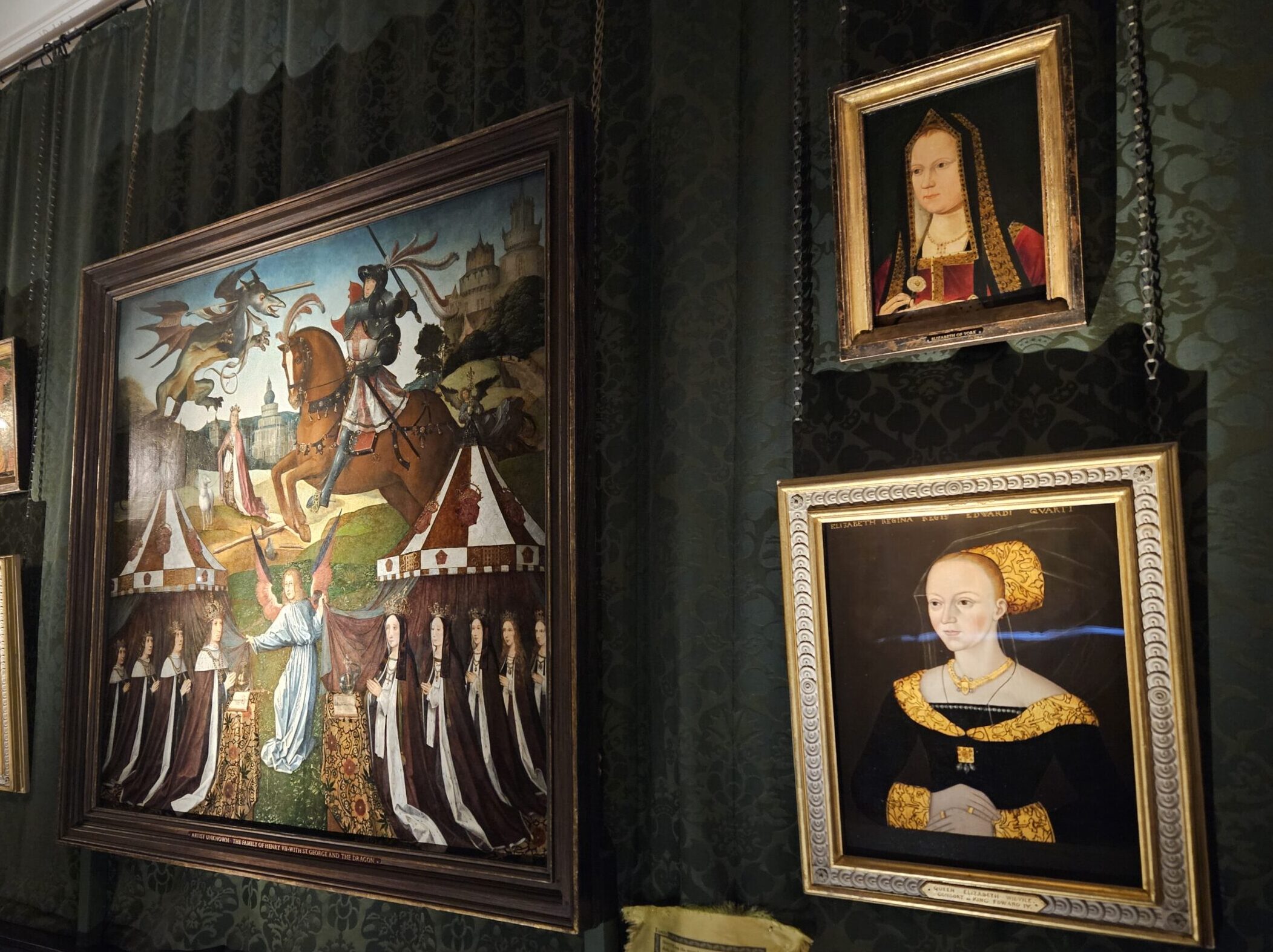 Família de Henrique VII com São Jorge e o Dragão, e Elizabeth Woodville, Rainha Consorte do Rei Eduardo IV Família de Henrique VII com São Jorge e o Dragão, e Elizabeth Woodville, Rainha Consorte do Rei Eduardo IV