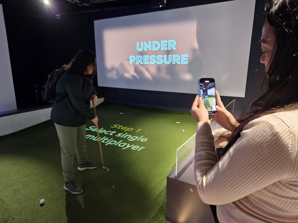 Há um pequeno espaço para uma experiência imersiva no museu