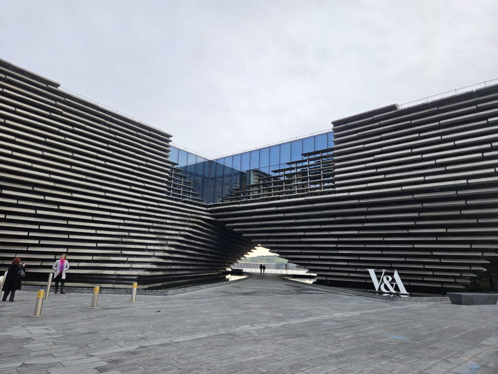 Fachada do V&A Dundee