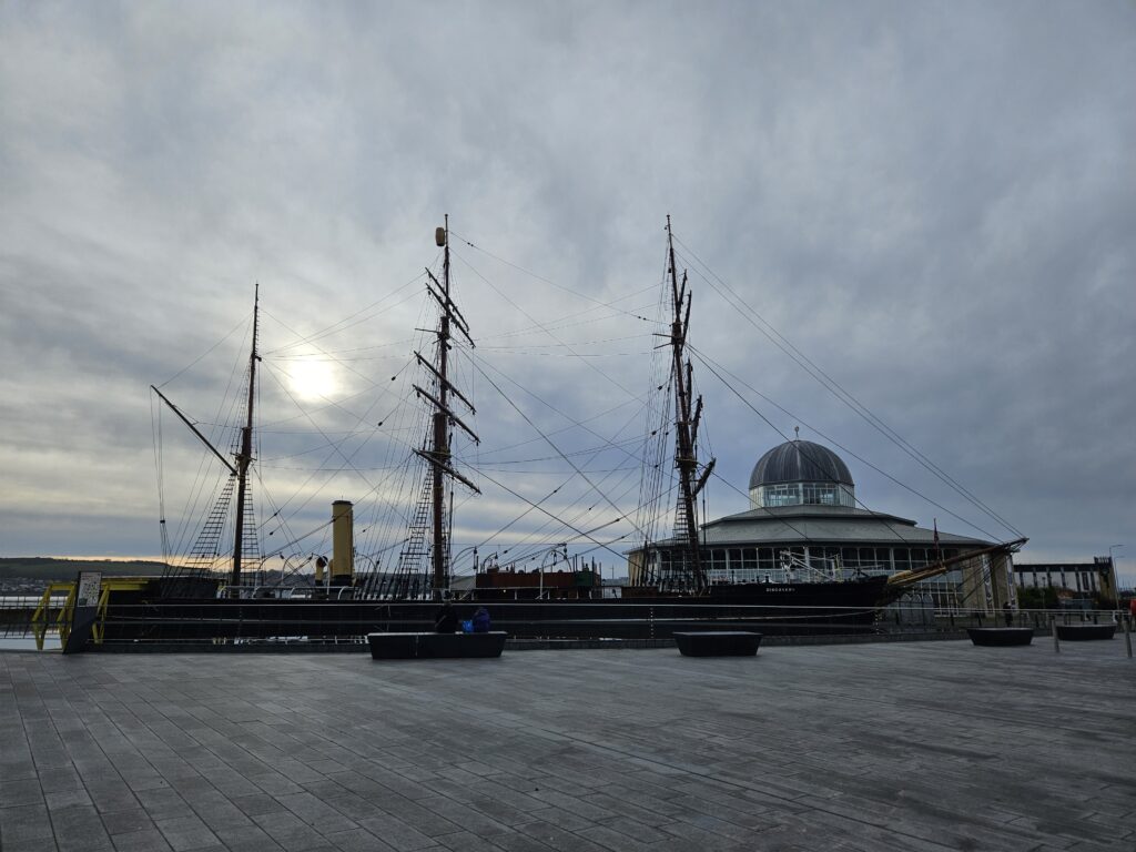 Navio RRS Discovery