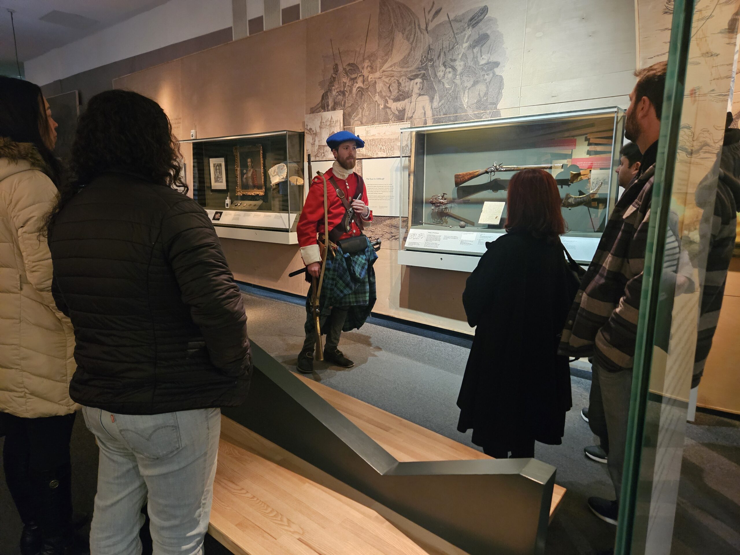 Culloden foi uma batalha decisiva que ocorreu em 1746, na Escócia, entre as forças jacobitas e as forças britânicas Culloden foi uma batalha decisiva que ocorreu em 1746, na Escócia, entre as forças jacobitas e as forças britânicas