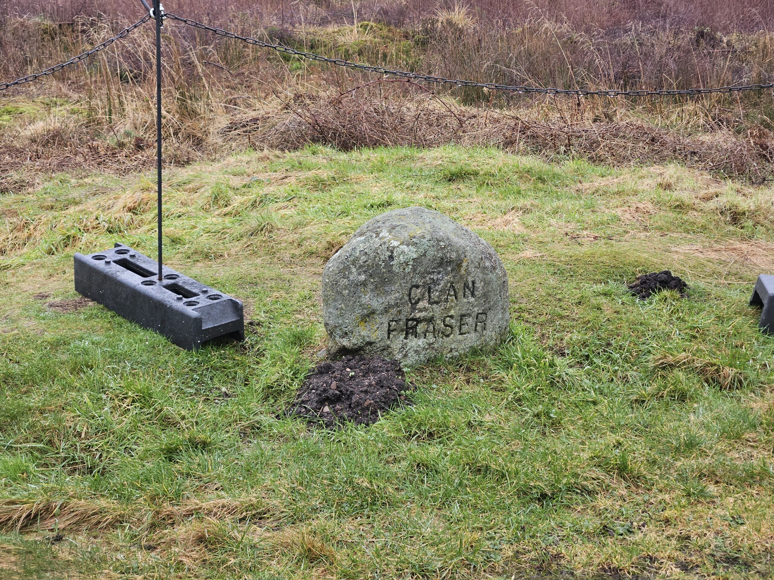 O Clan Fraser é um clã escocês, conhecidos por sua lealdade à causa jacobita na Batalha de Culloden O Clan Fraser é um clã escocês, conhecidos por sua lealdade à causa jacobita na Batalha de Culloden