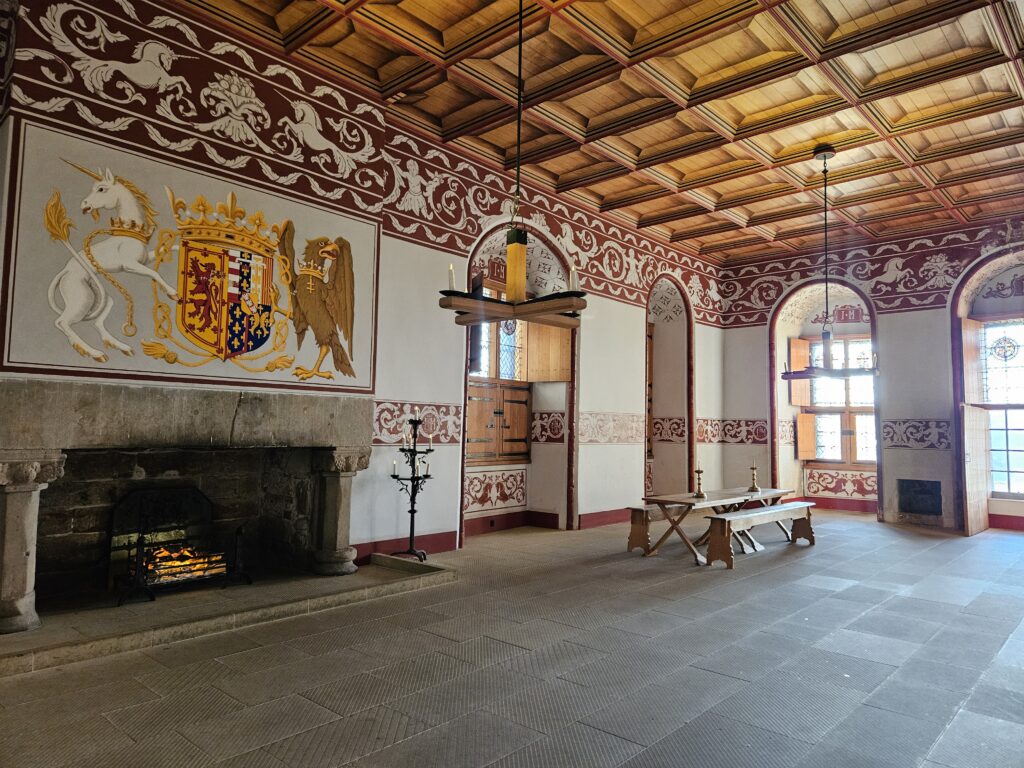 Palácio de Jaime V reaberto por Sua Majestade a Rainha em 6 de julho de 2011; esta área é a sala externa da rainha