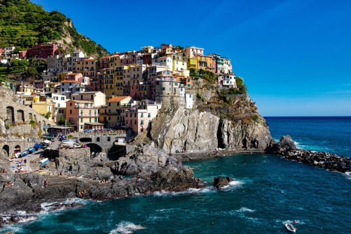 10 destinos imperdíveis para conhecer em 2025 8 A Costa Amalfitana e um Patrimonio Mundial da UNESCO e e famosa por suas paisagens deslumbrantes Freepik Wirestock scaled e1736191315415 10 destinos imperdíveis para conhecer em 2025