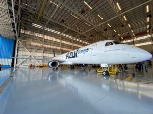 Azul envia petição aos EUA para impedir suspensão de combustível fornecido pela Raízen