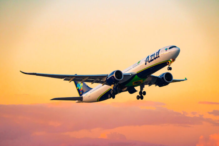 CEO da Azul afirma que um a cada 22 passageiros processa a companhia em determinado estado 1 Aeronave da Azul feita por Guilherme Ramos 5 scaled e1736796281950 CEO da Azul afirma que um a cada 22 passageiros processa a companhia em determinado estado