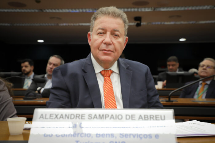 FBHA e Abeoc Brasil solicitam apuração de denúncias sobre beneficiados indevidamente pelo Perse 1 Alexandre Sampaio em Audiência sobre o Perse. Abril de 2024 (Divulgação FBHA/ Loyanna Maria da Santana