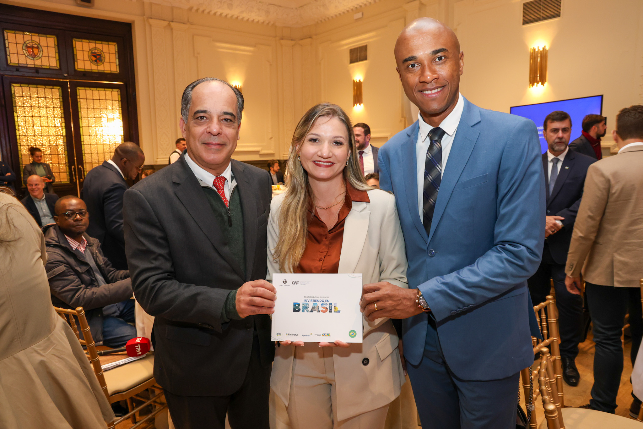 Carlos Sobral e Cinthia Marques, do MTur, e Luís Sobrinho, da Setur-SP