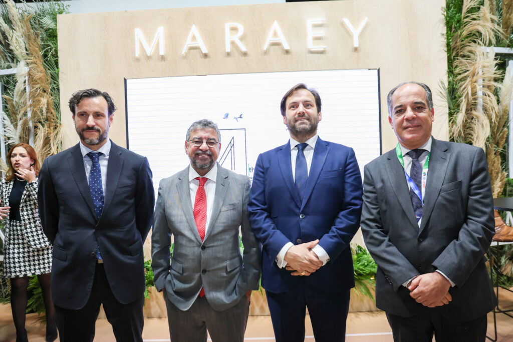 Emílio Izquierdo, CEO do Maraey, Washington Quaqua, prefeito de Marica, Erwan Marie Philippe de La Villéon, CEO do PUY du FOU Expertise SAS, e Carlos Sobral, do MTur